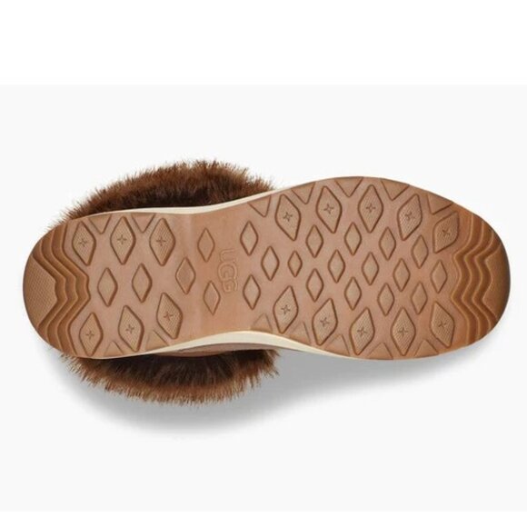 UGG Adirondack III Tipped Women's Boot - Picture 5 of 5